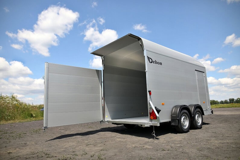 Tilhengernor Debon Roadster 500 XL skaphenger med dørene åpne