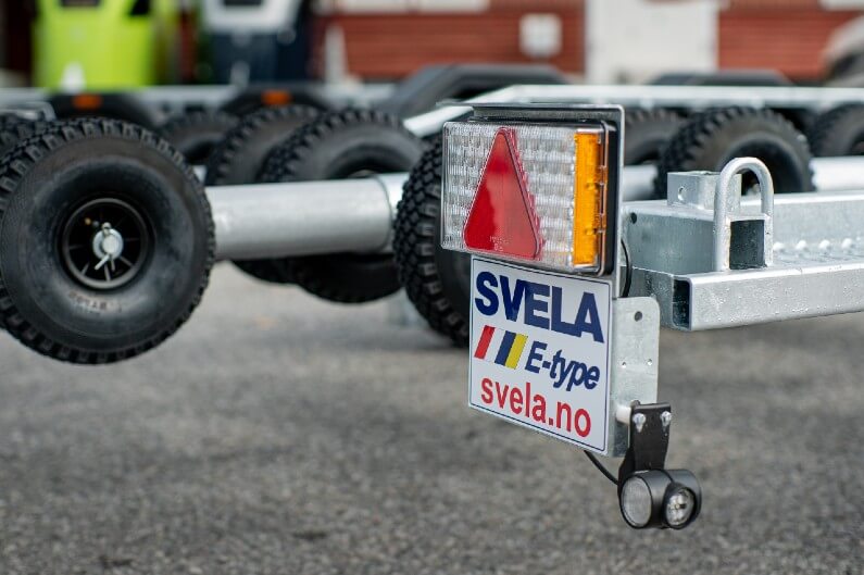 Svela båthenger med vanntett LED lyktesystem