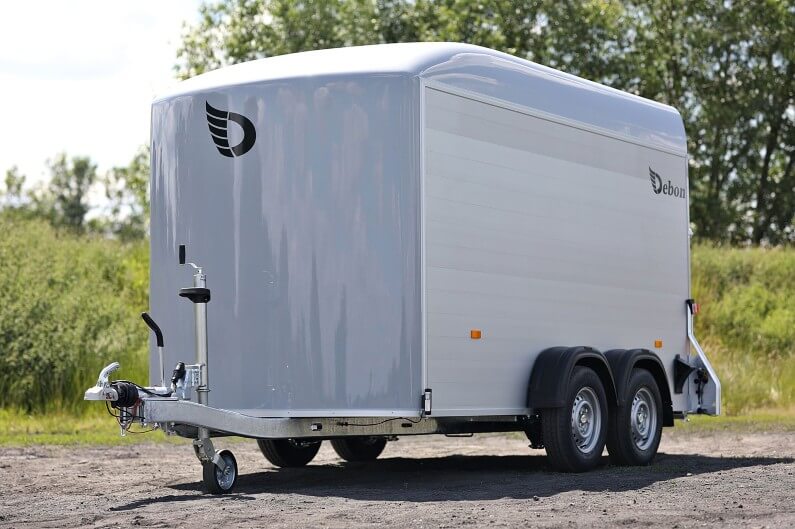Tillhengernor Debon Roadster 500 XL er en stor skaphenger