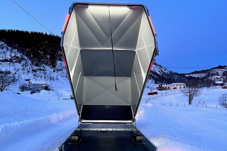 4P Touring 380 snøscootertilhenger Bilde A kapell åpent