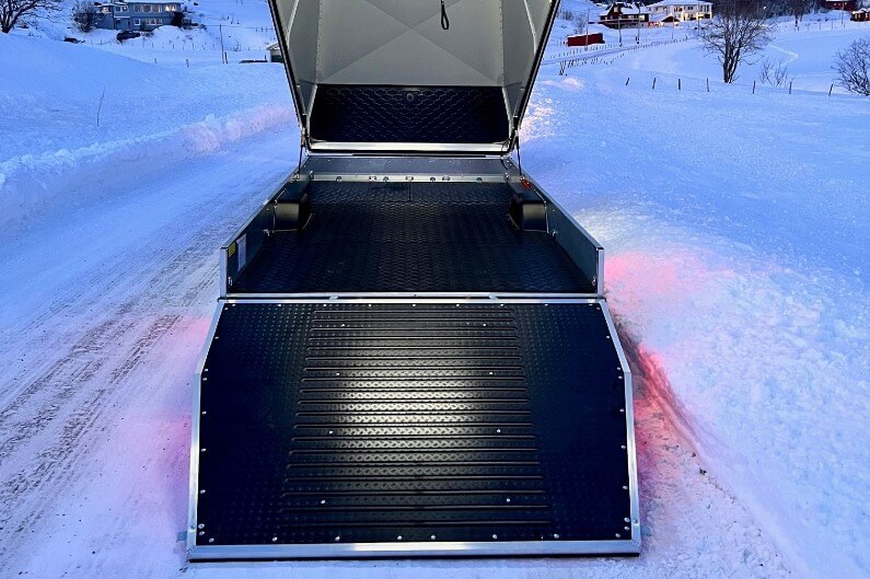 4P Touring 380 snøscootertilhenger Bilde A luke