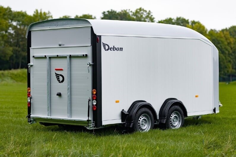 Debon Roadster 800 er en stor skaphenger