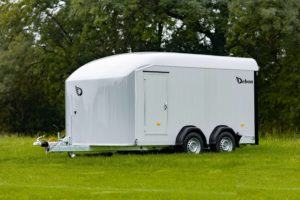 Debon Roadster 800 er en stor skaphenger