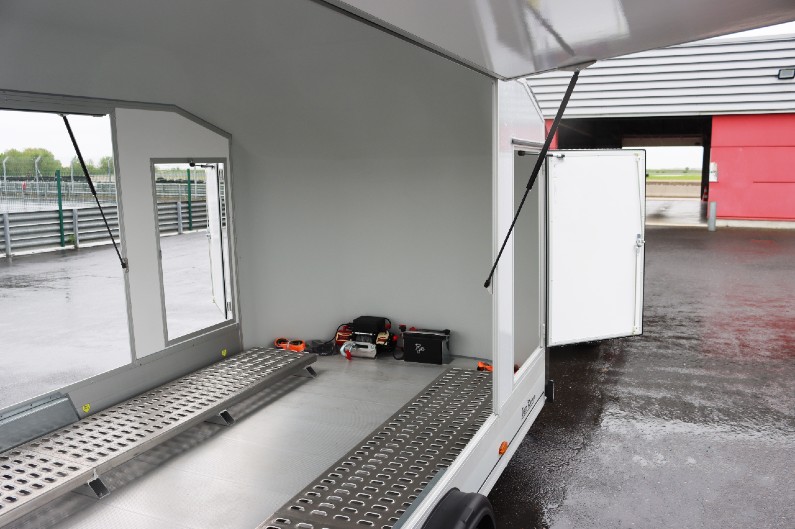 Debon Roadster 1000 biltransporter med kjøreramper