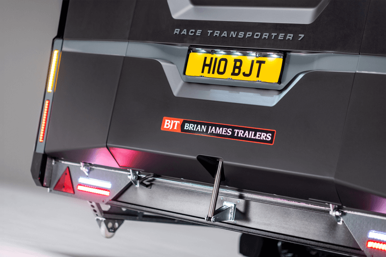 Brian James Race Transporter 7 er en biltilhenger