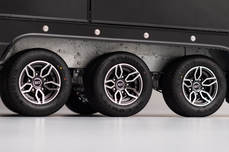Treakslet Brian James Race Transporter Studio-TriAxle