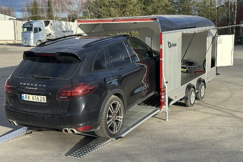 Debon Roadster 2000 biltransporter, lukket biltransporter Bilde B